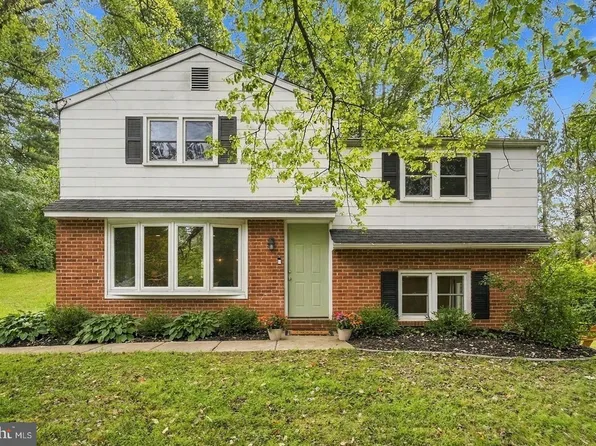 1412 Manorwood Dr, West Chester, PA 19382