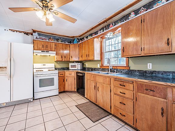 4th image of 418 E Main Street