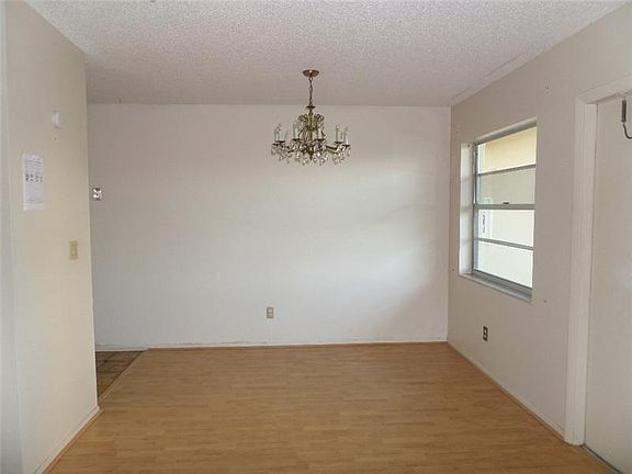 5th image of 35 Pine Arbor Ln APT 105
