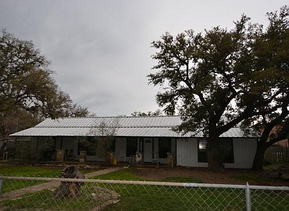 3rd image of 102 Schofield Dr