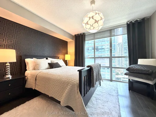 30 Grand Trunk Cres, Toronto, ON