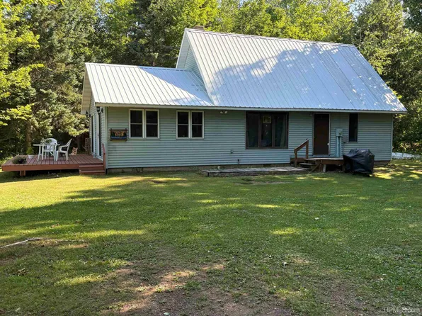 16700 Lakeshore Dr, Ontonagon, MI 49953