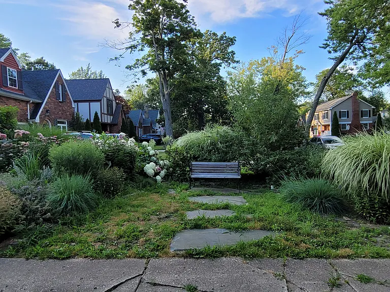 179 Amherstdale Rd — Photo 2