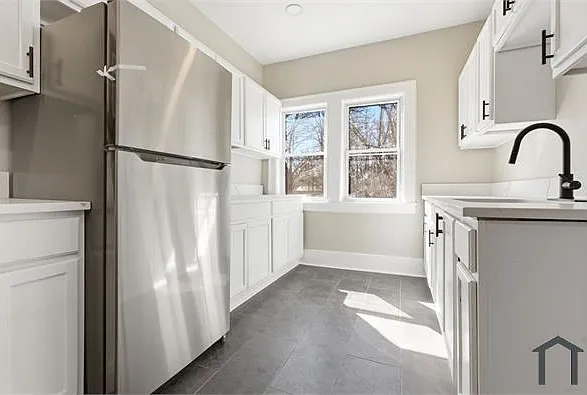 13802 Byron Ave — Photo 14