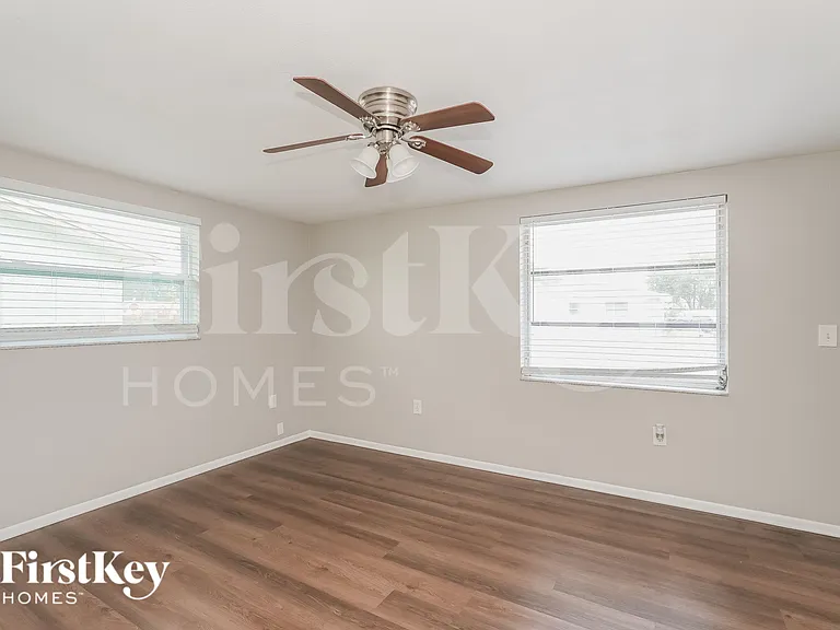 7915 Foxbloom Dr — Photo 11