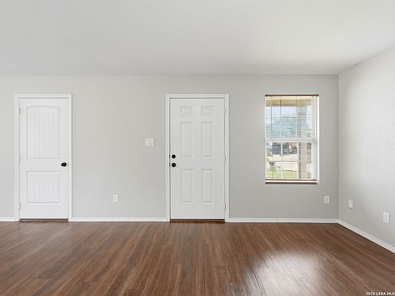 4th image of 4714 Everett Loop