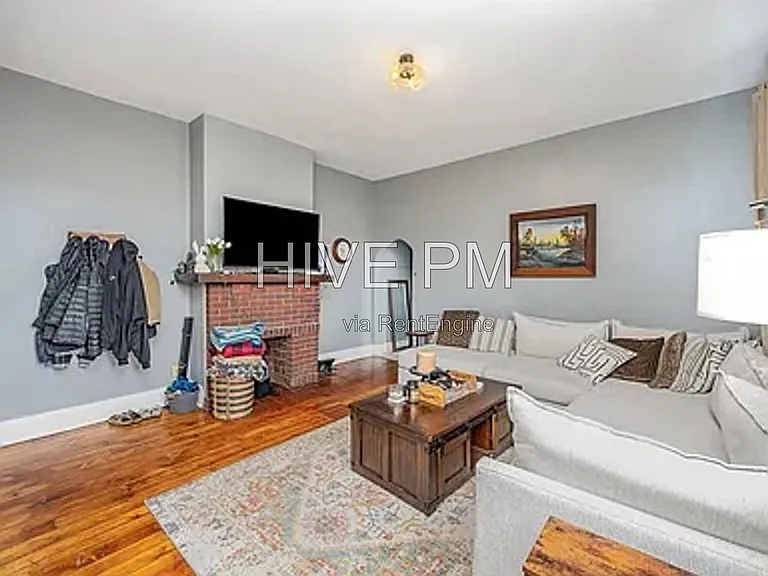 907 Columbia St #2 — Photo 5