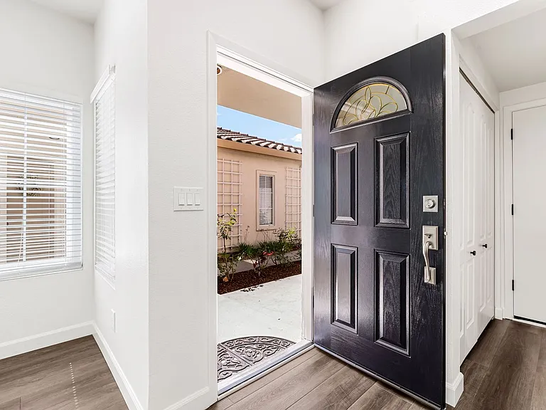 18177 Stonegate Ct — Photo 3