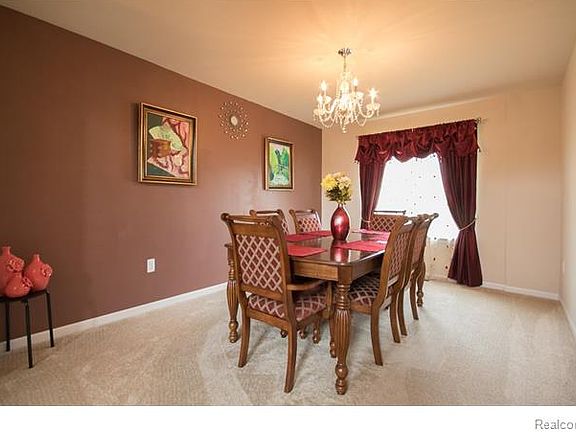4th image of 53711 Edgewood Dr