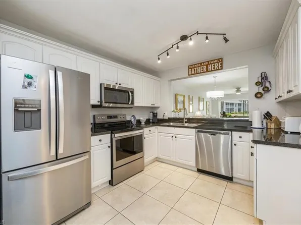 1330 Derbyshire CT #E104, NAPLES, FL 34116