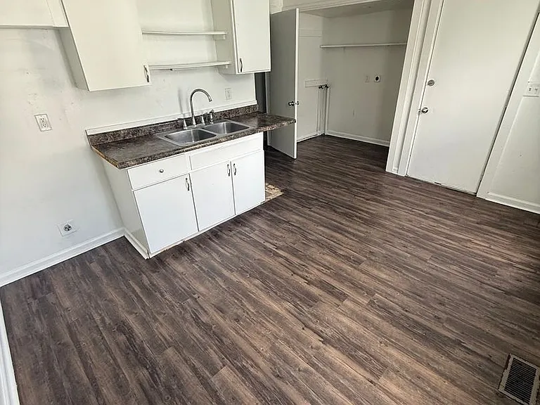 508 Howland Ave — Photo 7