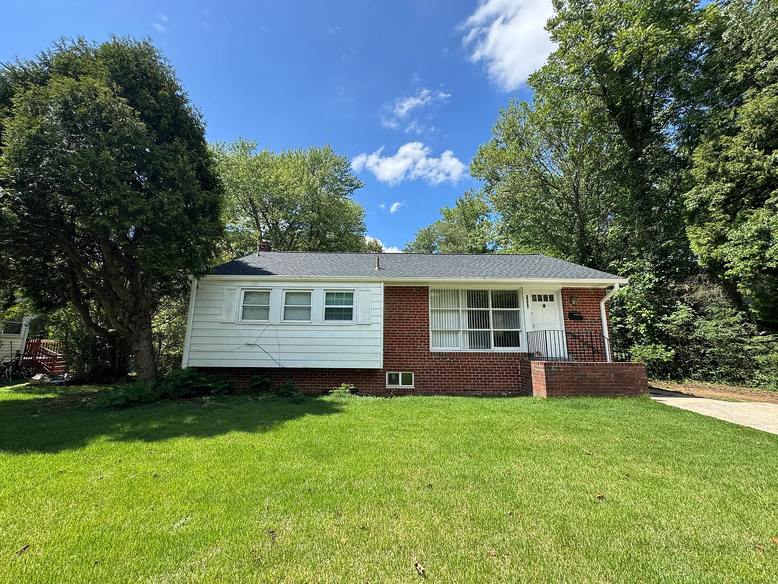 3 bed, 1.5 bath, 1200 sqft, $2,750 — Photo 1
