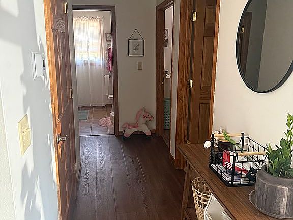 3rd image of 105 E 9th Ave