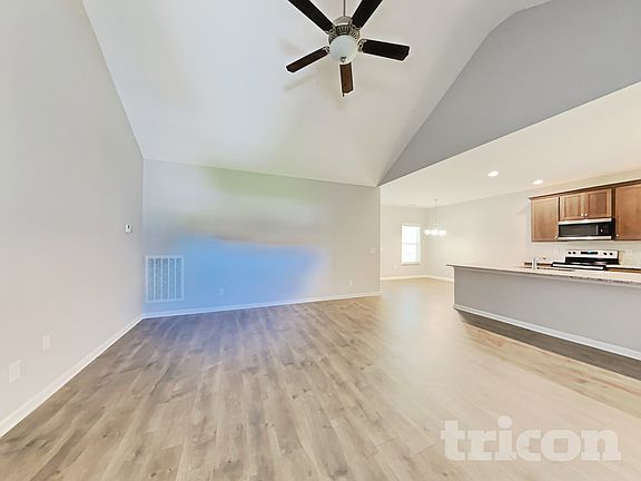3rd image of 831 Ellyson Dr