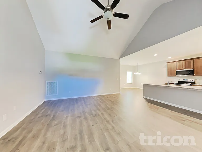 831 Ellyson Dr — Photo 3
