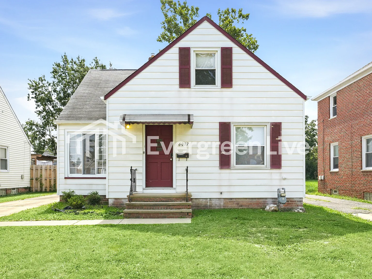 4 bed, 1.0 bath, 1291 sqft, $1,745 — Photo 1