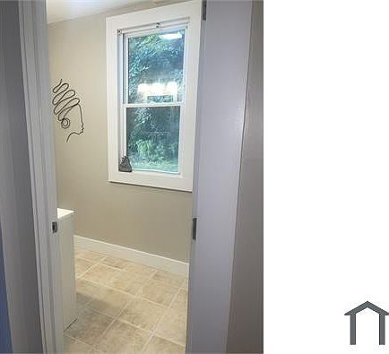 2nd image of 208 Buckingham St Floor 1