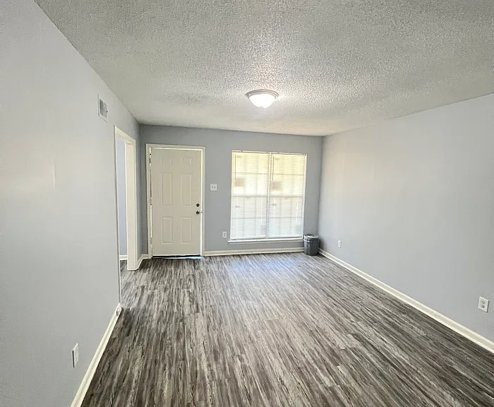 2901 Elbert Dr — Photo 5