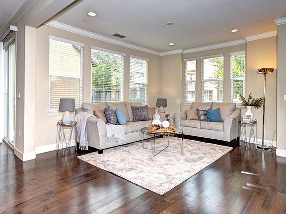 4th image of 826 Blue Opal Dr