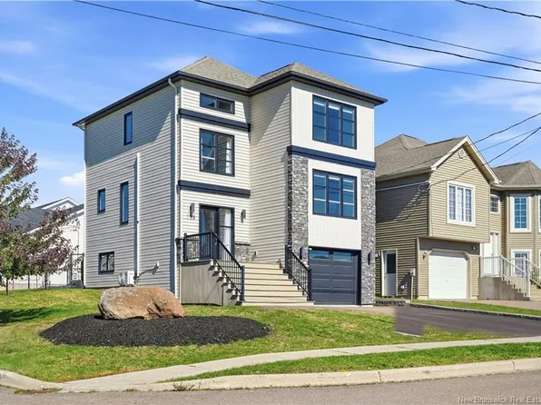 279 Freeman St, Moncton, NB E1E 0H7