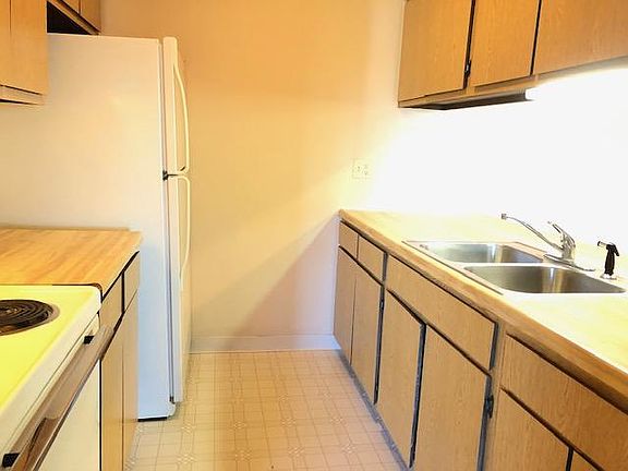 5th image of 344 Wallace St APT B15