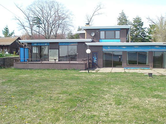 2nd image of 3037 Memorial Dr
