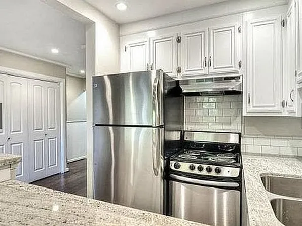 101 Scholz Plz APT 119, Newport Beach, CA 92663