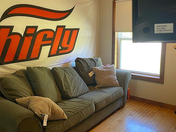 couch can stay or go, tenant choice