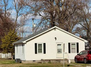 910 E McCord St, Centralia, IL 62801