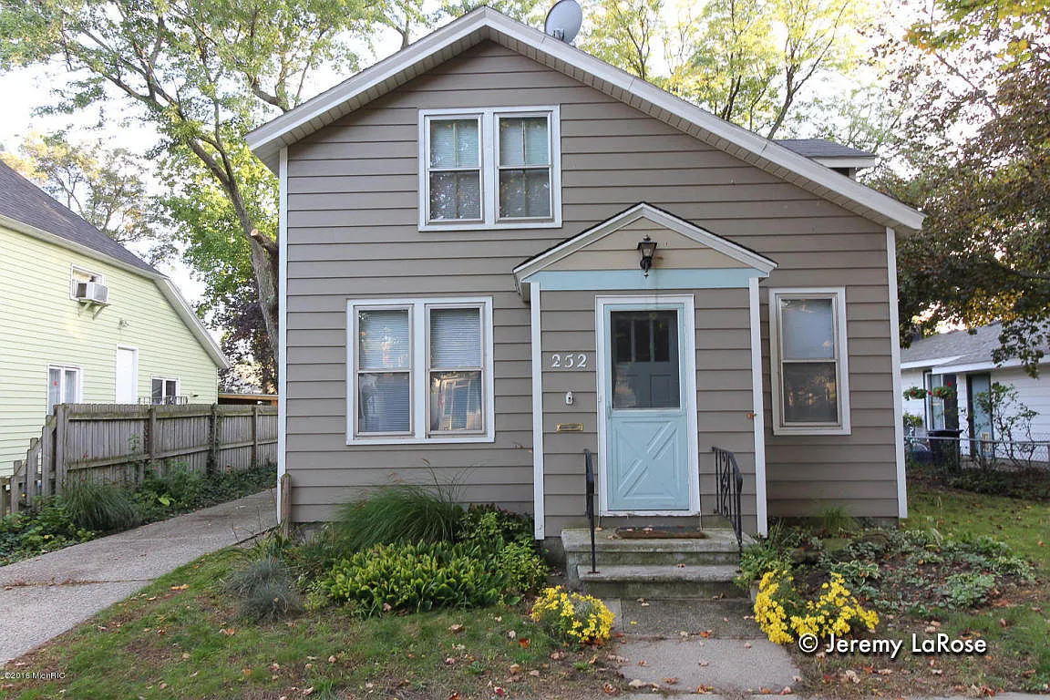 252 W 11th St photo 1
