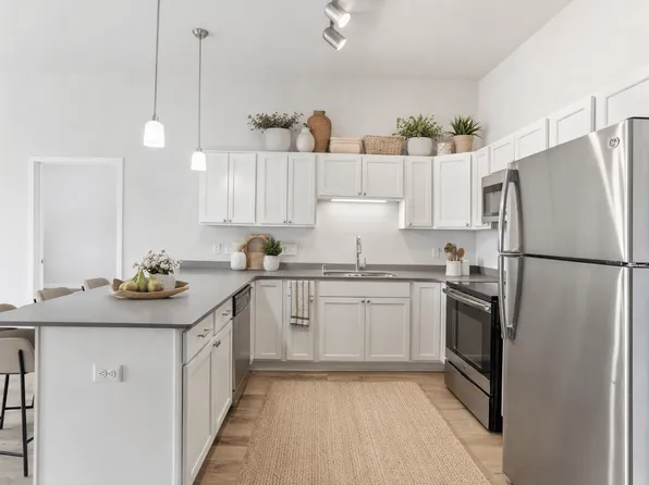 Lake Ridge Apartments