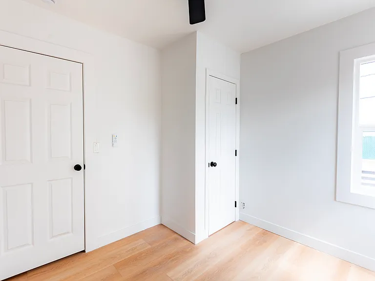 784 E Walton St #B — Photo 15