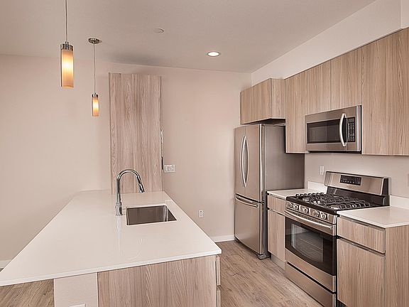 2nd image of 16300 Ventura Blvd APT 202