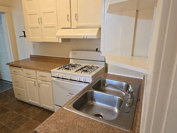 4th image of 2500 16th Ave S APT 2