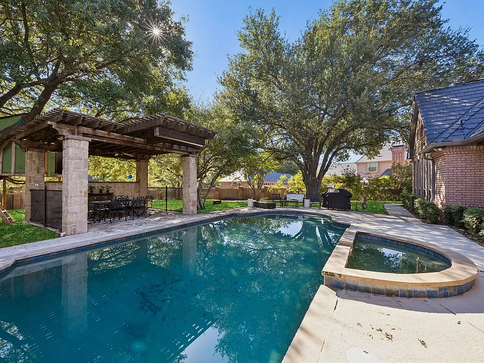4503 Lakeside Dr