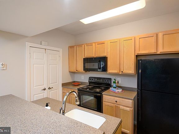 5th image of 3922 Penderview Dr APT 308