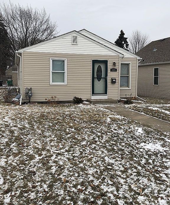 1st image of 425 15th Ave N