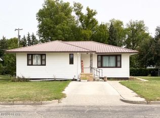 1111 9th St, Langdon, ND 58249