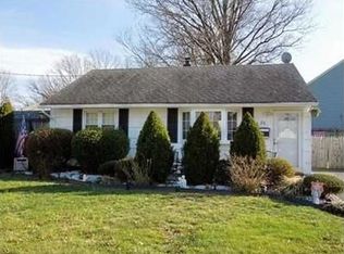 26 Glenville Rd, Edison, NJ 08817