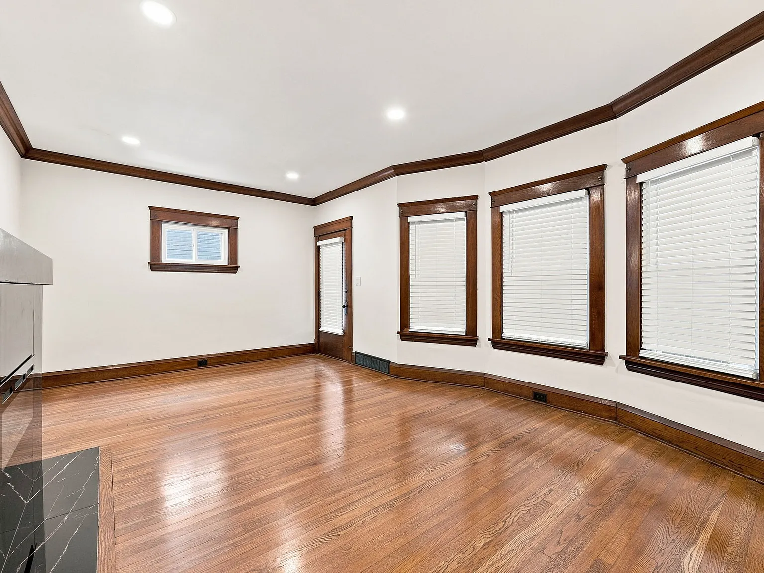 2 bed, 1100 sqft, $2,000 — Photo 3