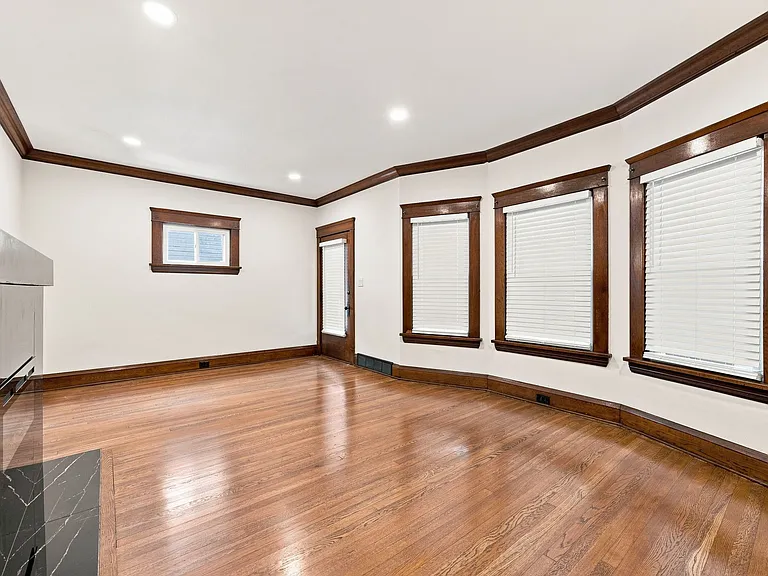 1320 W 64th St — Photo 3