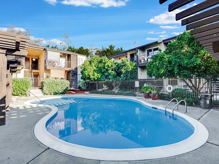 888 Golden Saratoga-Cupertino Apartment Homes — Photo 68