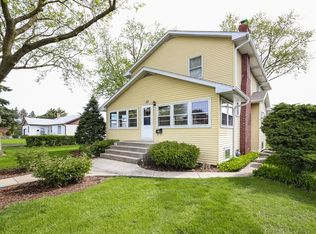 57 N Lincoln Ave, Mundelein, IL 60060