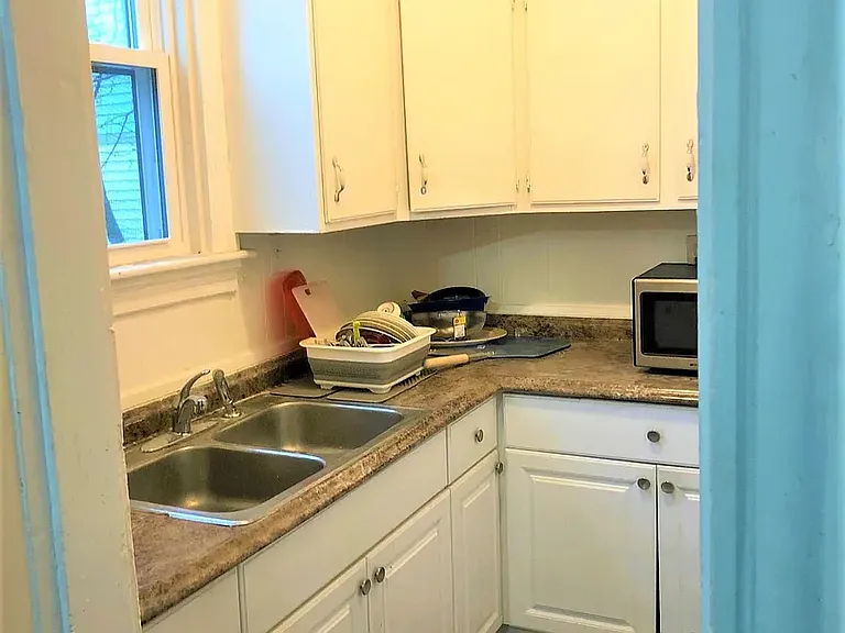 115 Van Zandt Ave #1 — Photo 9