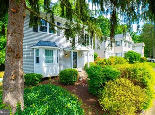 10025 Park Woods Ln, Burke, VA 22015