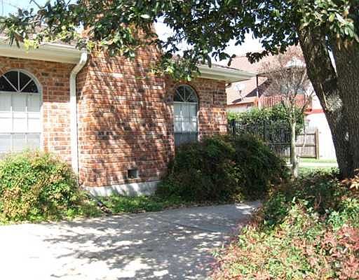 4th image of 4137 Chateau Blvd APT A
