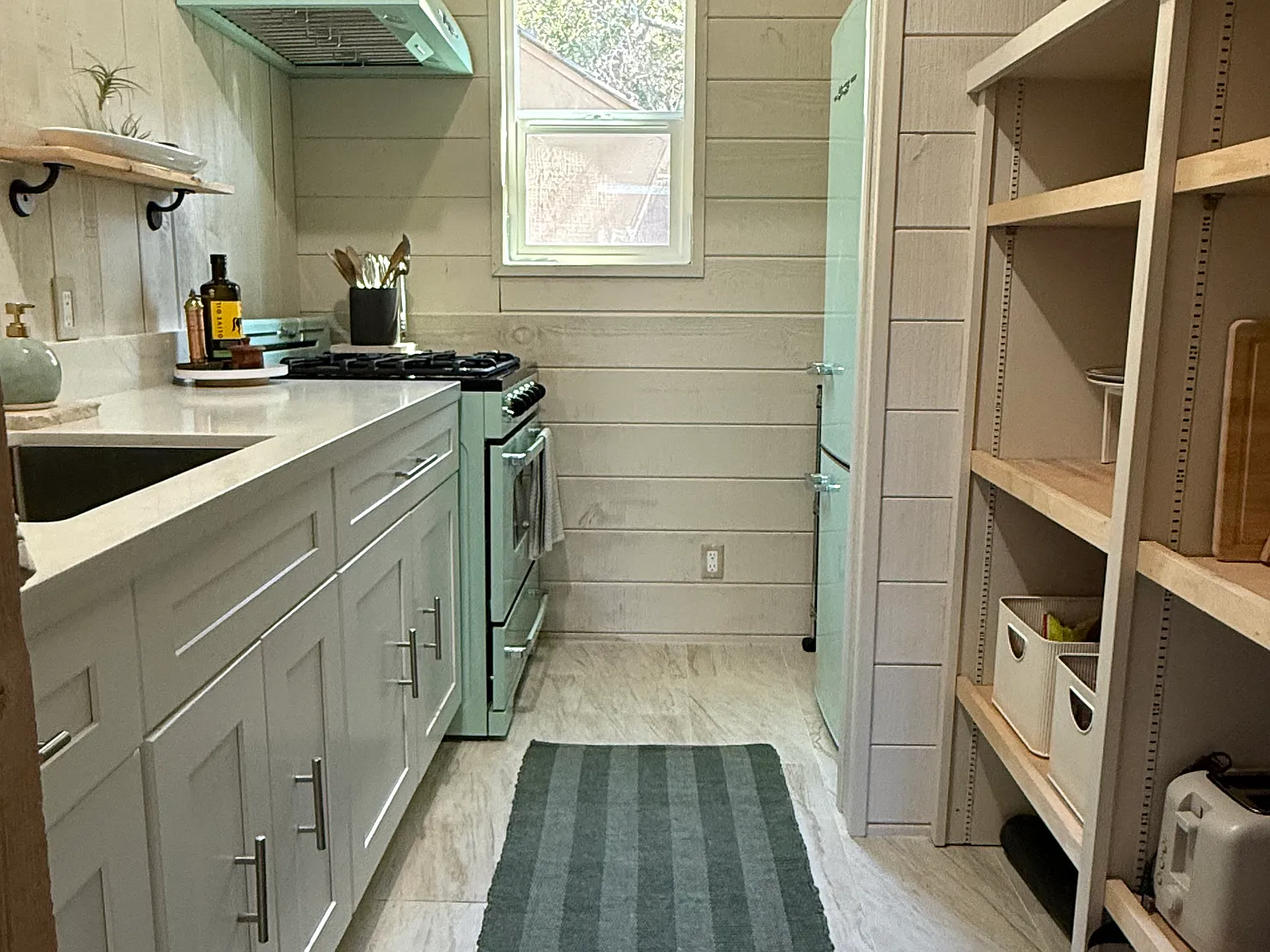 Studio, 1000 sqft, $2,500 — Photo 3