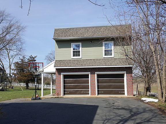 detached 2 car garage 