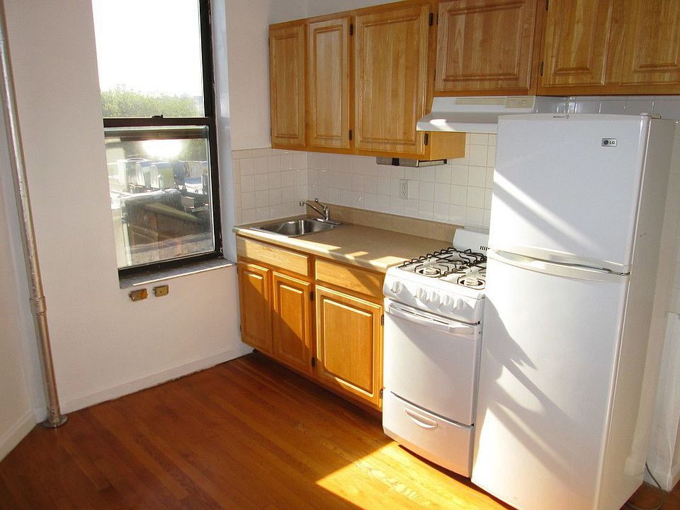 1st image of 126 Saint Marks Pl APT 21