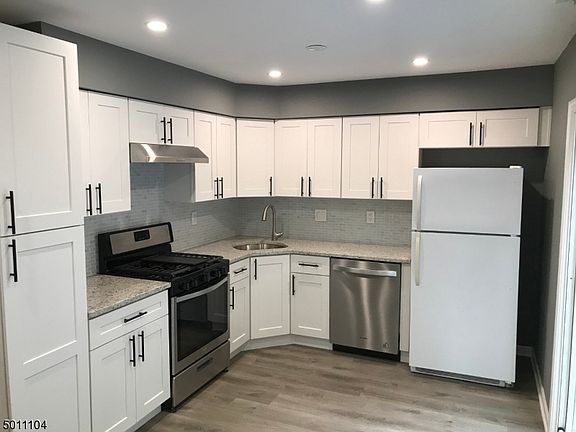 4th image of 97 Prestbury Ln